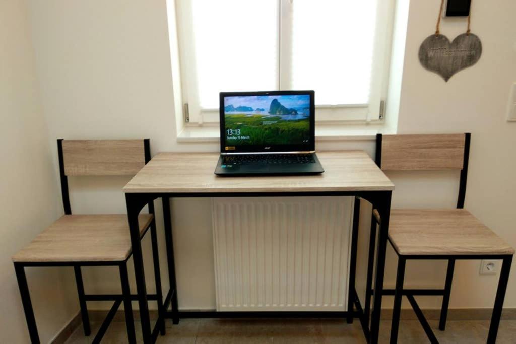 Pearl Studio Apart - King Bed - Netflix - Projector - Fast Wi-Fi Trier Bagian luar foto