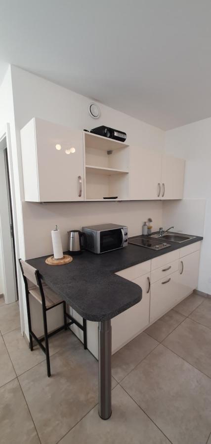 Pearl Studio Apart - King Bed - Netflix - Projector - Fast Wi-Fi Trier Bagian luar foto